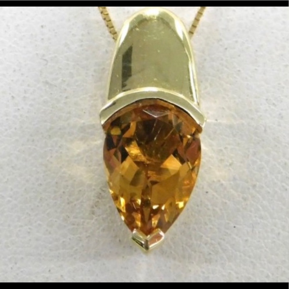 14k Gold Pendant with tanzanite and diamond Stone on 14k Gold chain.